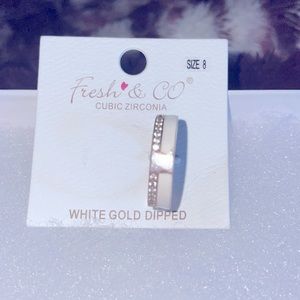 ❤️🌺Beautiful White and Gold Band with little Rhinestone’s ❤️🌺